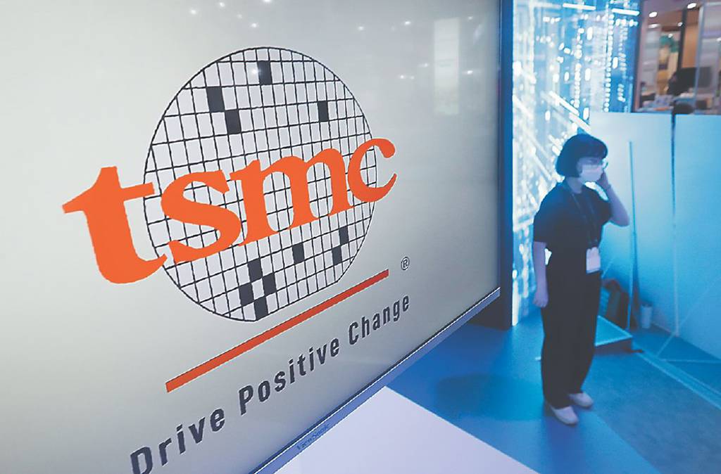 AI恐慌潮的避風港!華爾街喊買 台積電ADR上看450美元 背後3大關鍵曝光