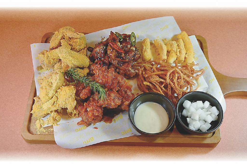 社交型韓式炸雞餐廳+1!bhc CHICKEN插旗台北信義區ATT!