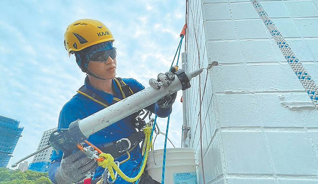 工業繩索技術員 蜘蛛人柯盈全 高空作業護家園