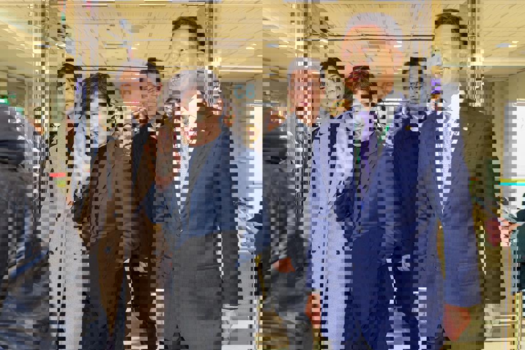 ART簽署塵埃落定 鄭麗君返抵桃機祝新年快樂