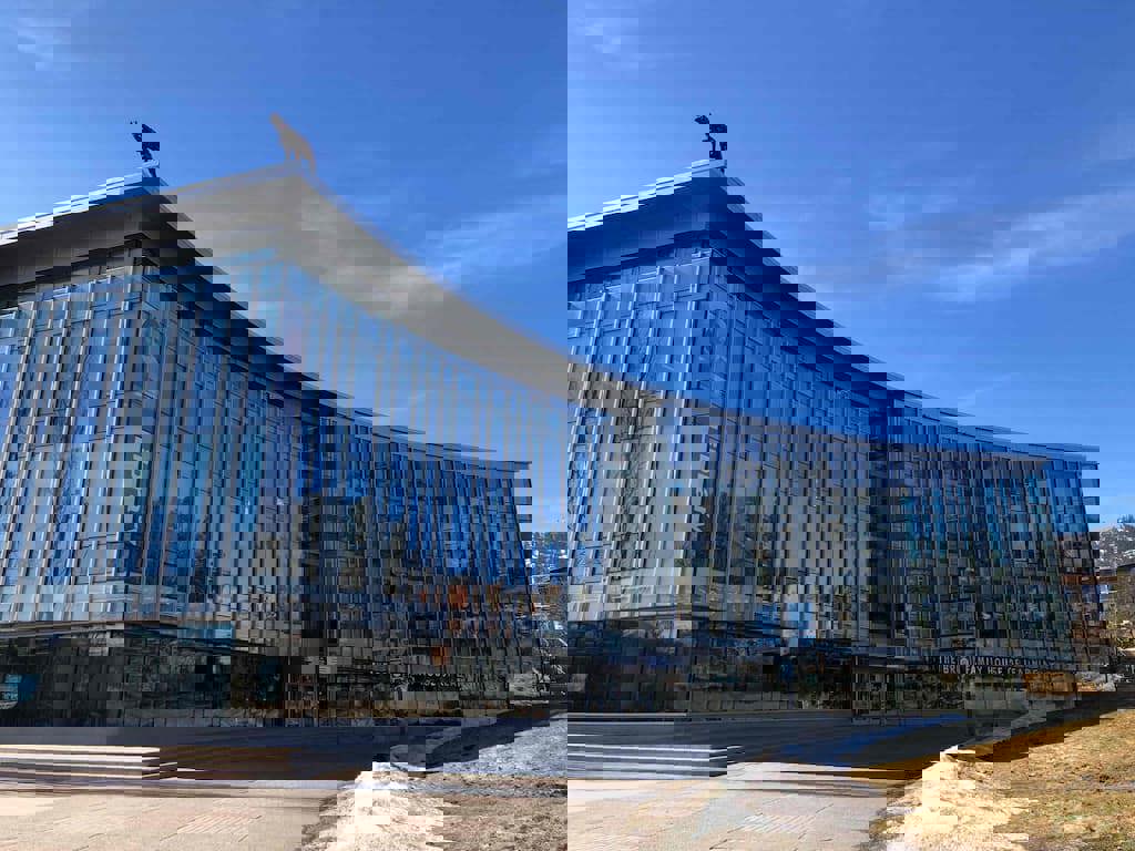 加拿大讚台灣青年具世界觀與移動力 TRU大學2026國際青年高峰會首邀台青年參與模擬聯合國議事