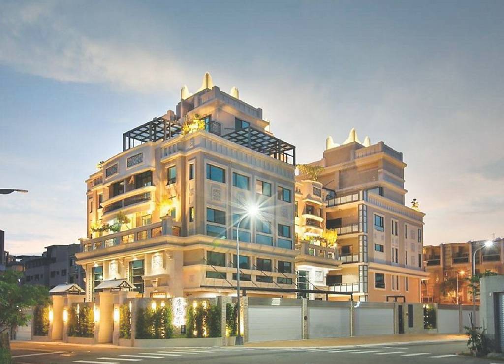 金軒建設高峰領袖八期 生活機能佳