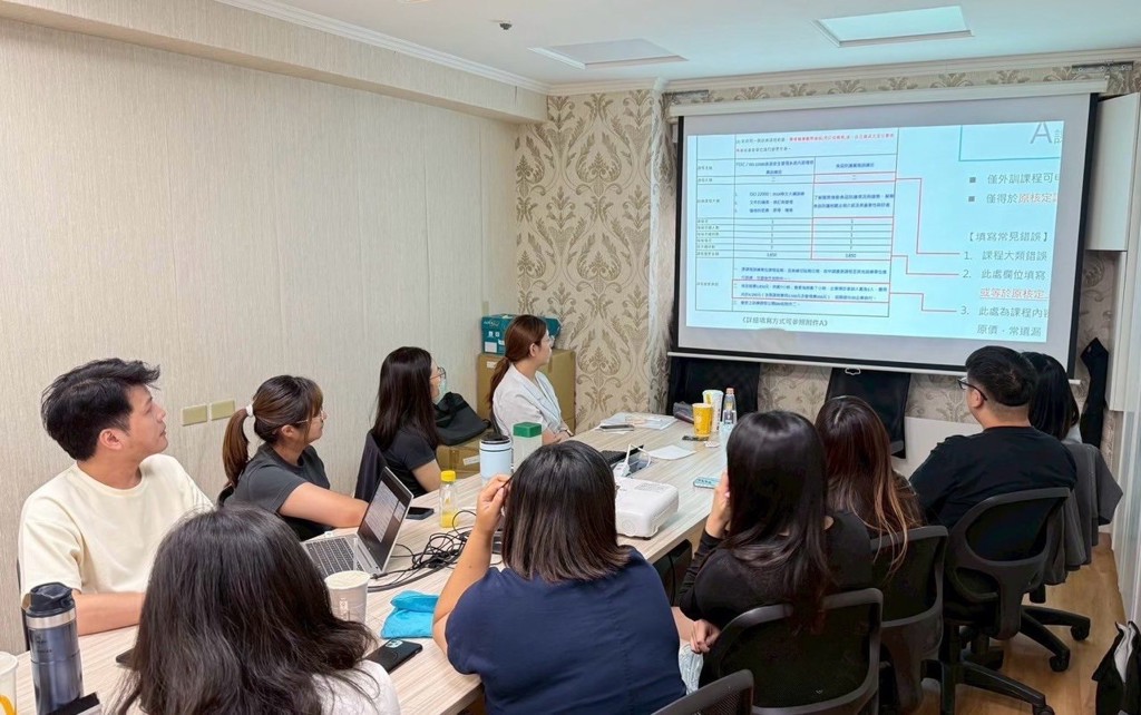 減班休息免驚! 桃竹苗分署「僱用安定」聯手「勞工再充電」雙軌補助最給力!