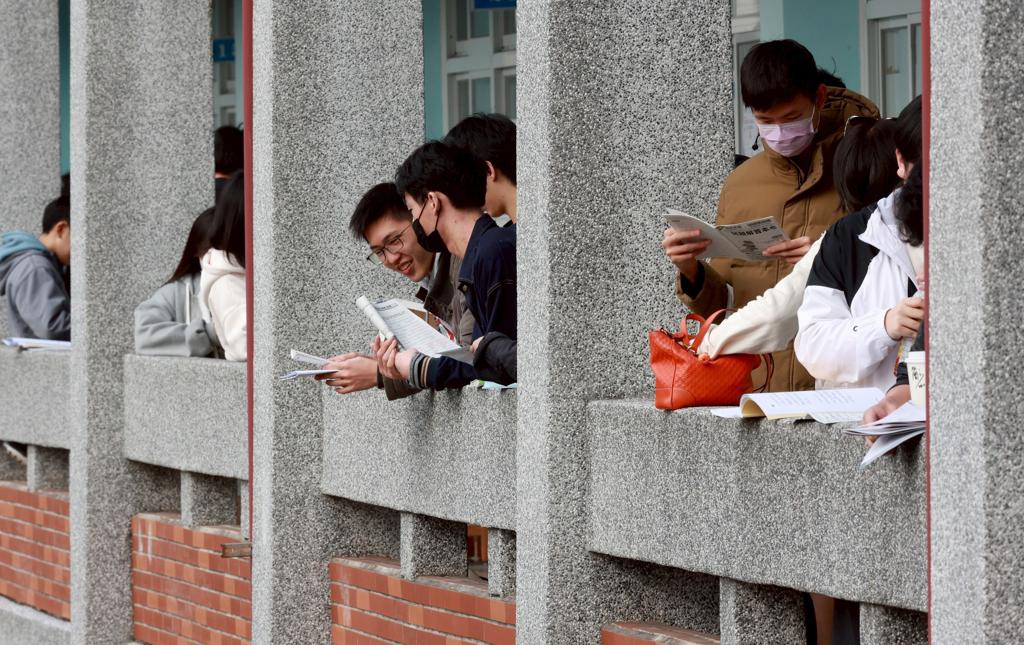 學測成績公布!台大醫、牙醫預估59級分 二類組熱門系49級分起