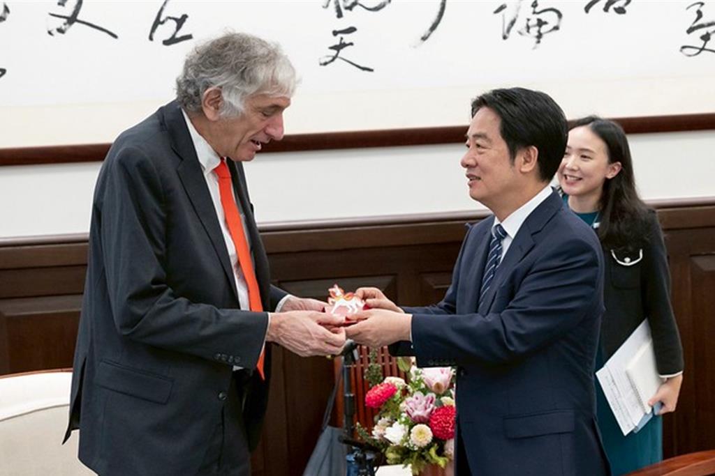 諾貝爾物理獎得主盼與台灣建造量子電腦 賴清德:量子科技是下世代運算革命核心