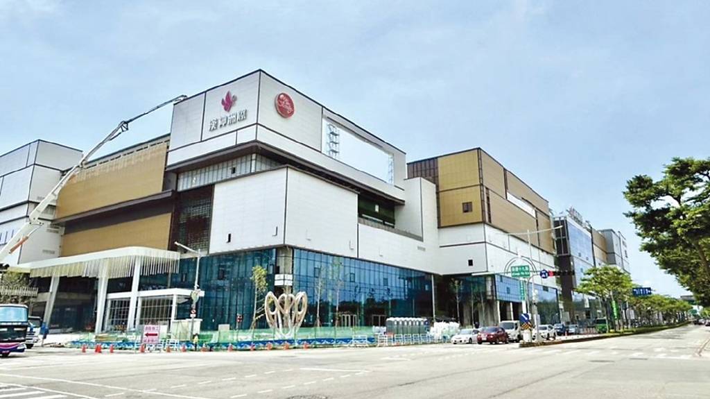 改裝迎春 百貨業出招搶客