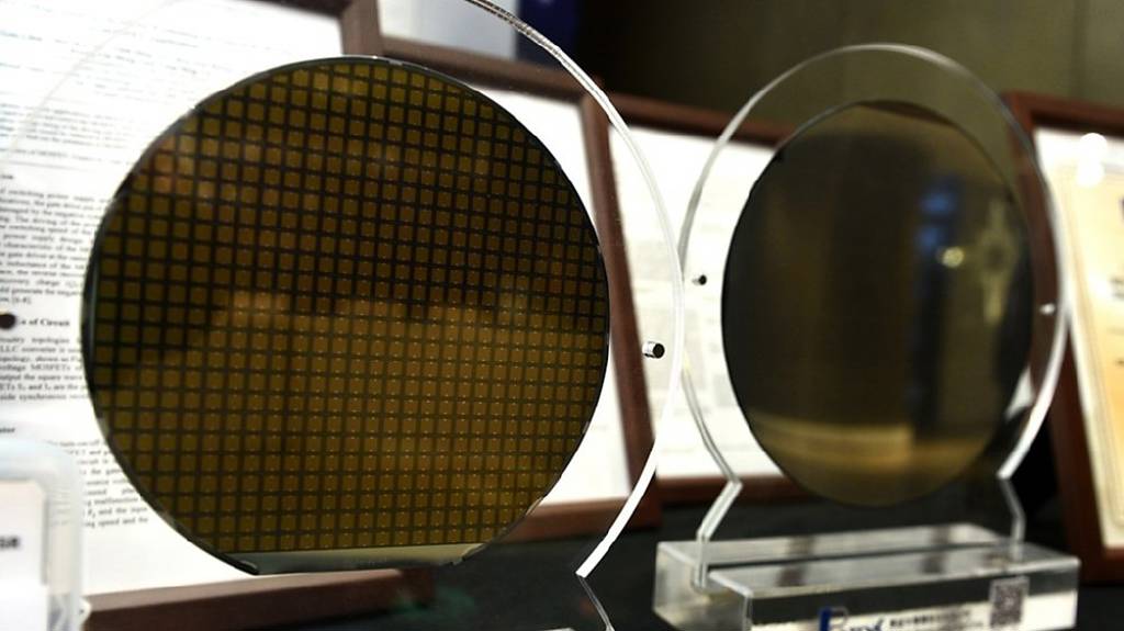 面板供應鏈轉型有成 大啖半導體材料紅利