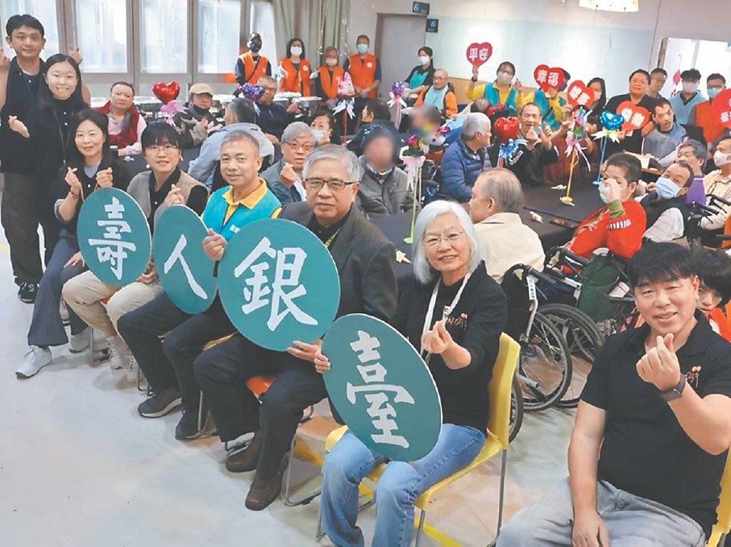 臺銀人壽攜手伊甸基金會與身心障礙朋友圍爐