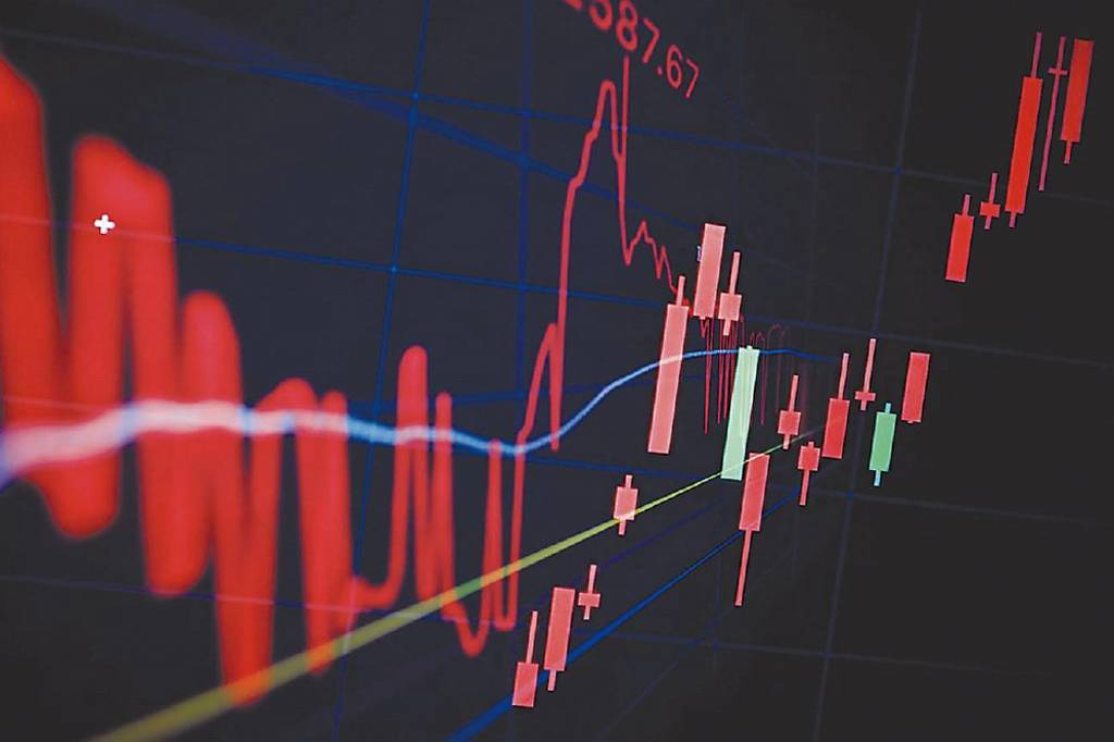 風險增 平衡策略抗波動