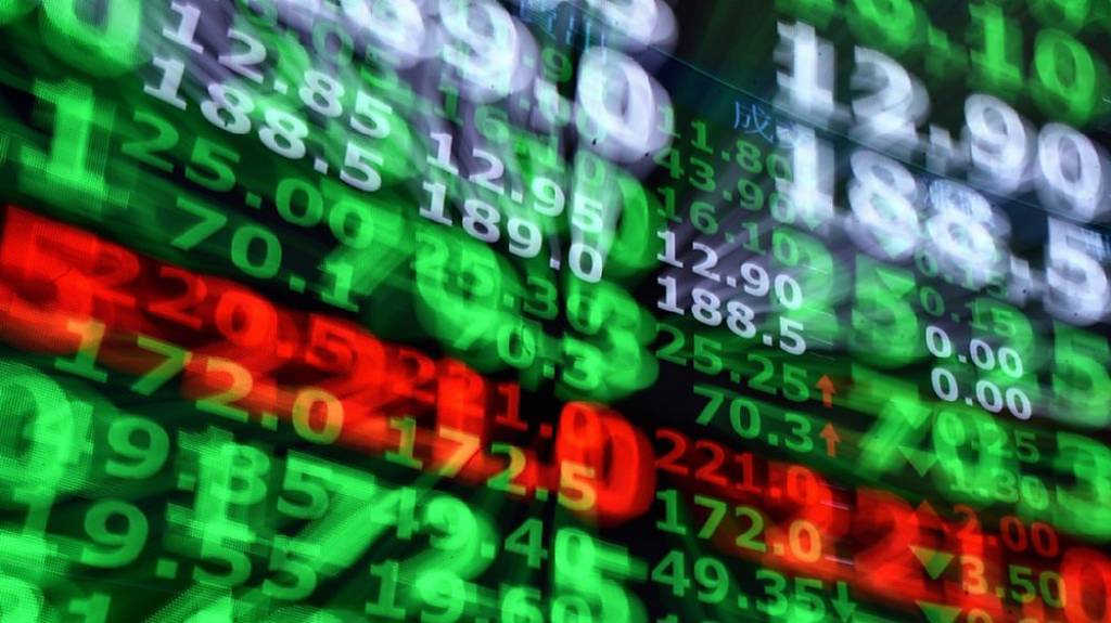 台股守35K 台幣狂瀉1.8角