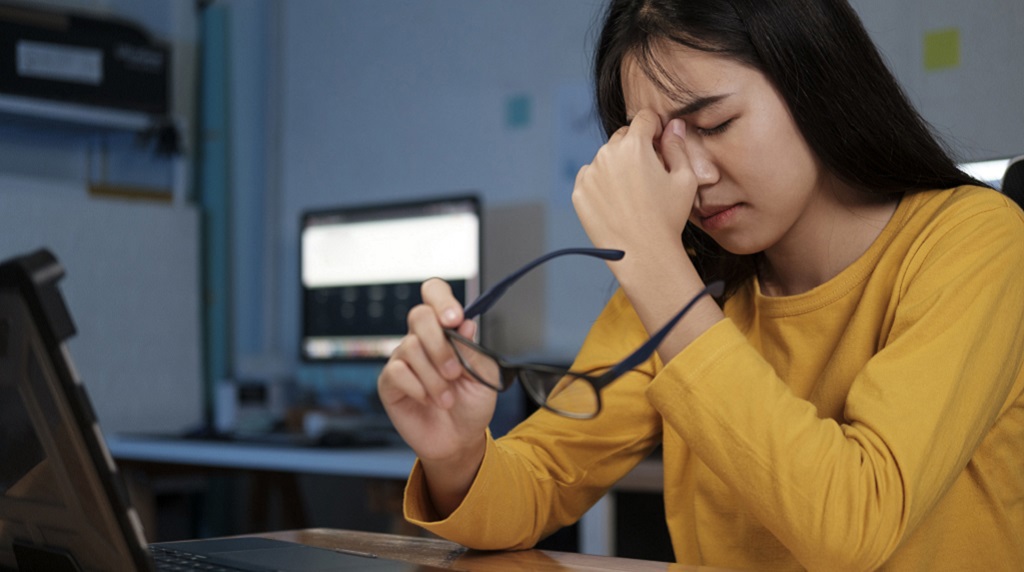 熬夜眼睛乾又模糊?醫推「4營養素」救眼睛 很多人只補葉黃素