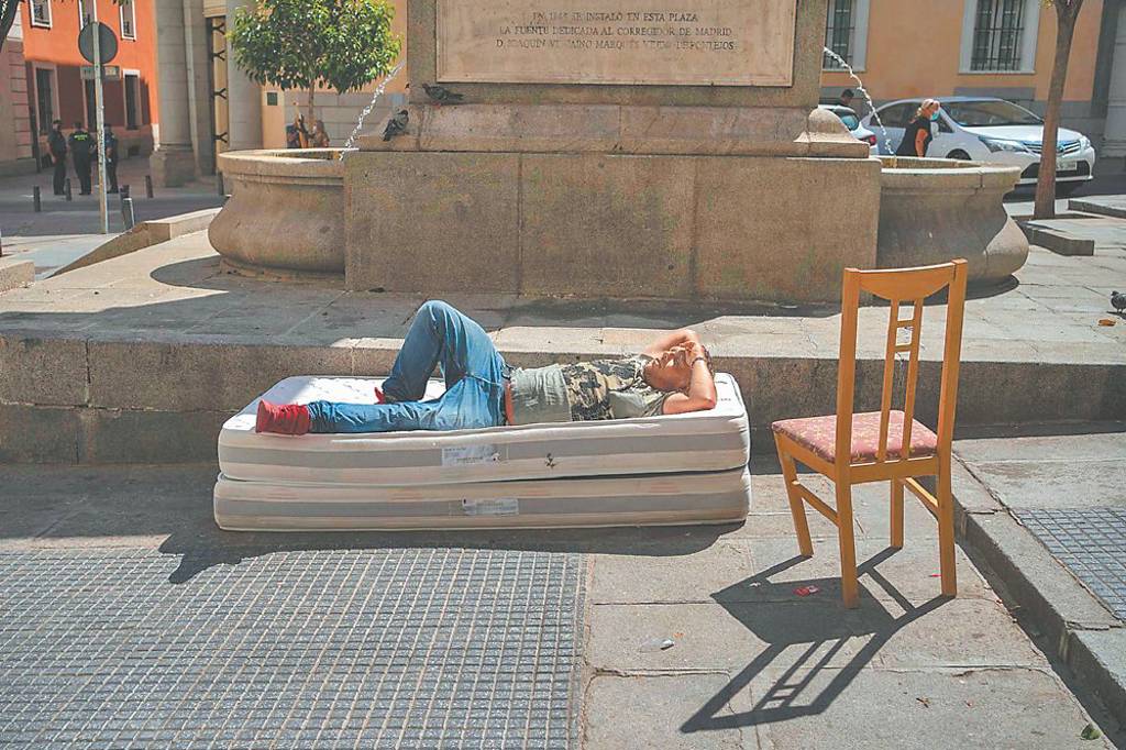 西班牙滿街無殼青年