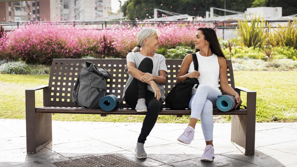 公園長椅上的祕密!為何我們總和「像自己的人」當朋友?