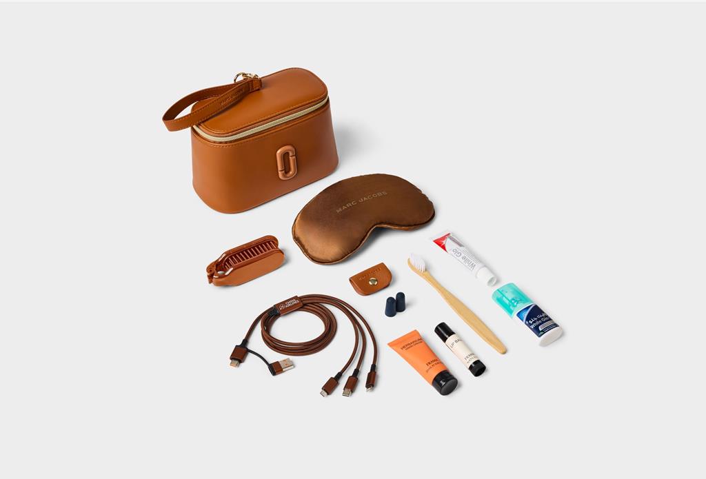 華航聯名Marc Jacob機上旅行包 3/28布拉格航線率先亮相