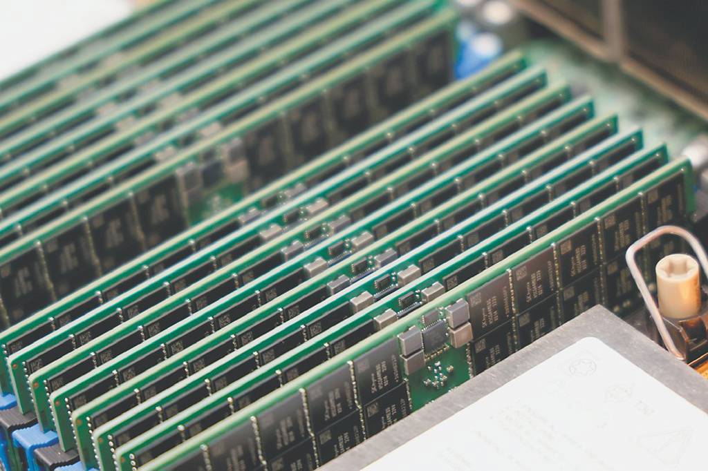 業績向上 博智、富世達權證俏