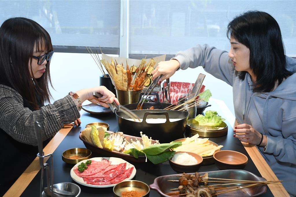 負評變轉機!冒香香推雙人888元「道歉鍋物」搶客