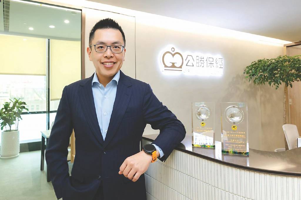 公勝保經 獲永續典範雙獎