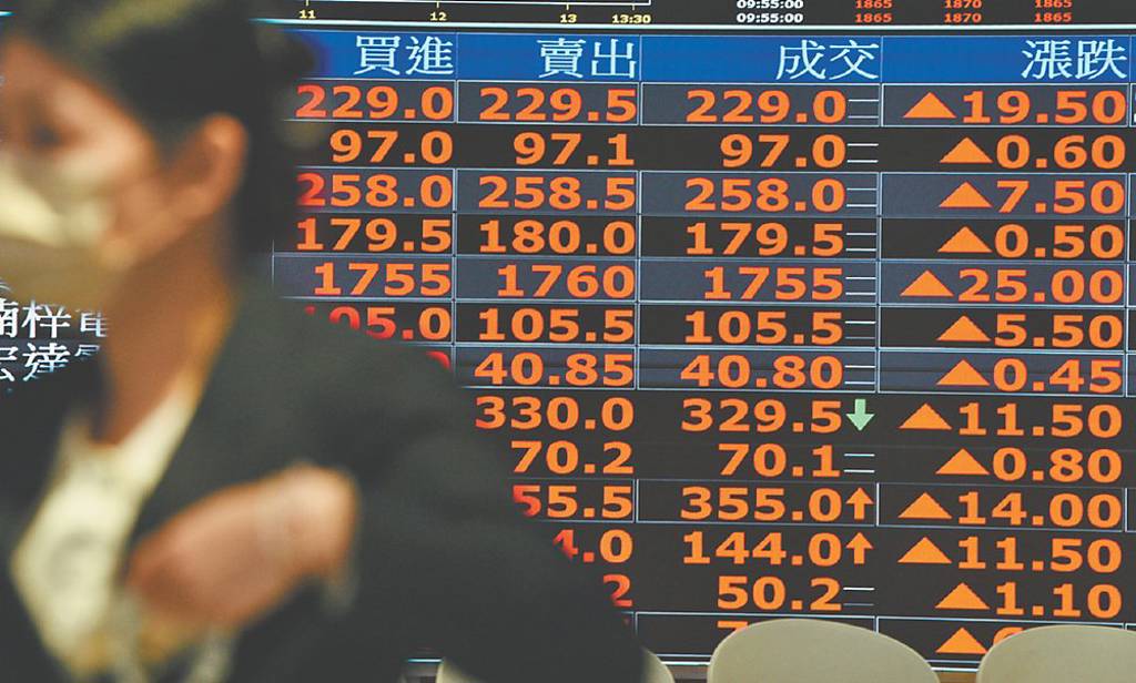 17檔資金狂敲股 殺出重圍