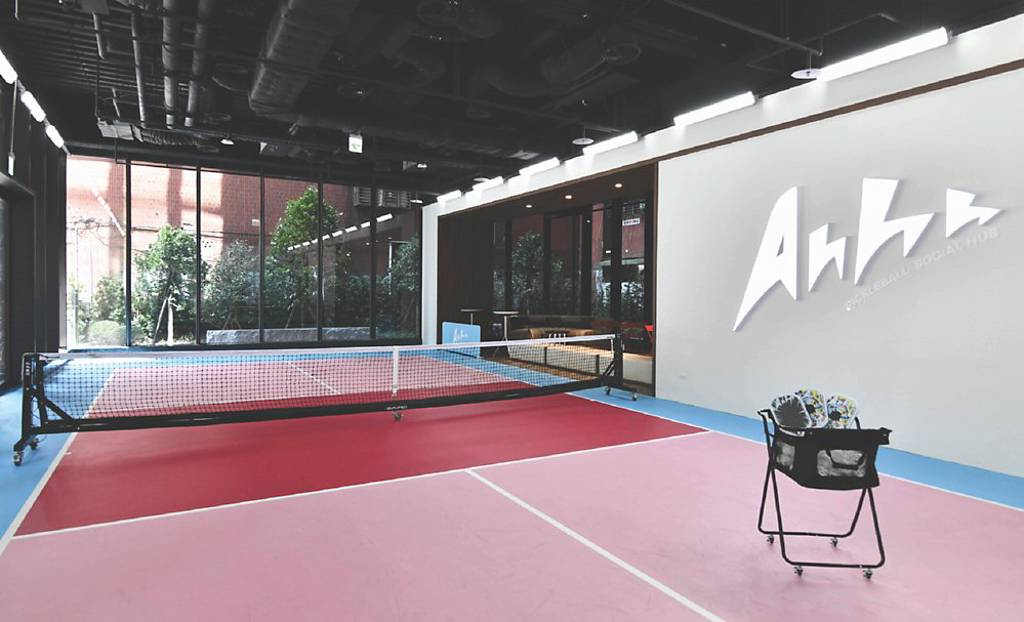 全台最高規格 Ahhh匹克球酒吧插旗台北