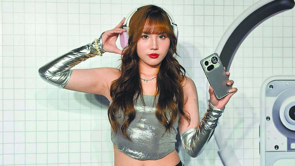 新手機百家爭鳴 自拍鏡比一比