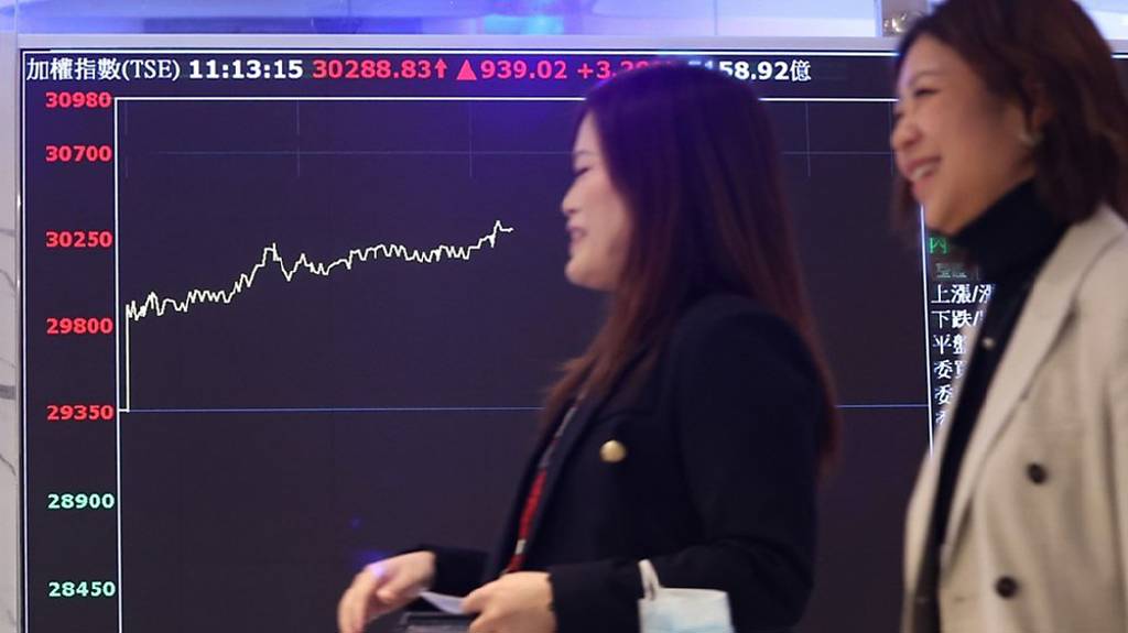 臻鼎、健鼎錢景俏 法人點讚