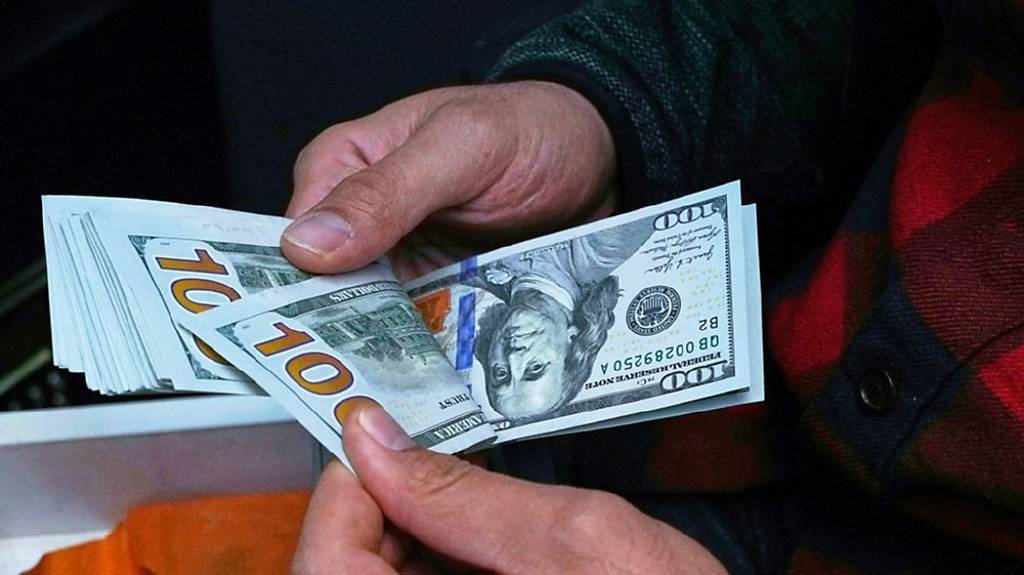 美元成資金避風港、短線獲支撐 外銀示警債務飆高限制升勢