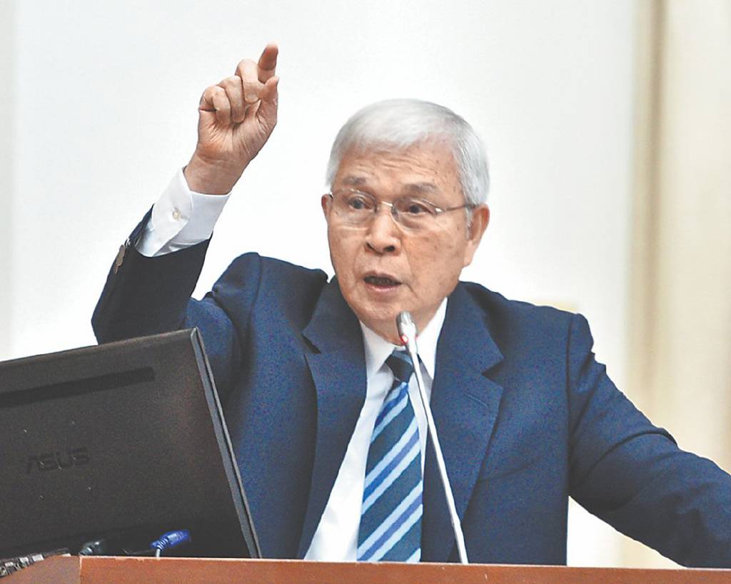 台股漲多拉回 楊金龍:資金外流仍可控