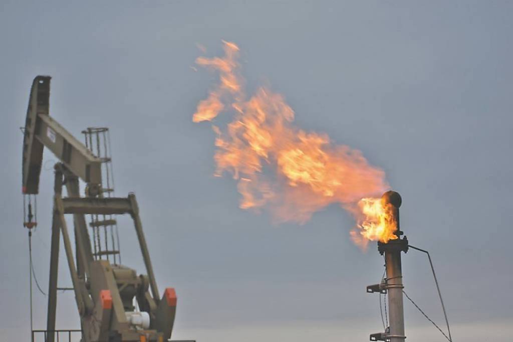 戰事催漲油價 塑化族群股嗨