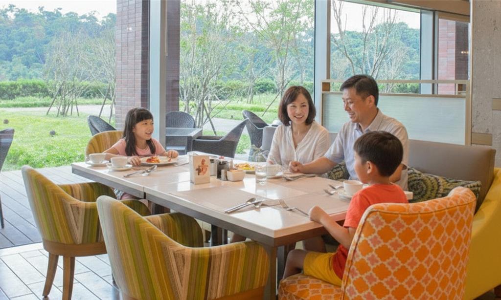 兒童節連假親子同行六福萬怡酒店嗑BUFFET 孩童免費用餐再享折抵回饋