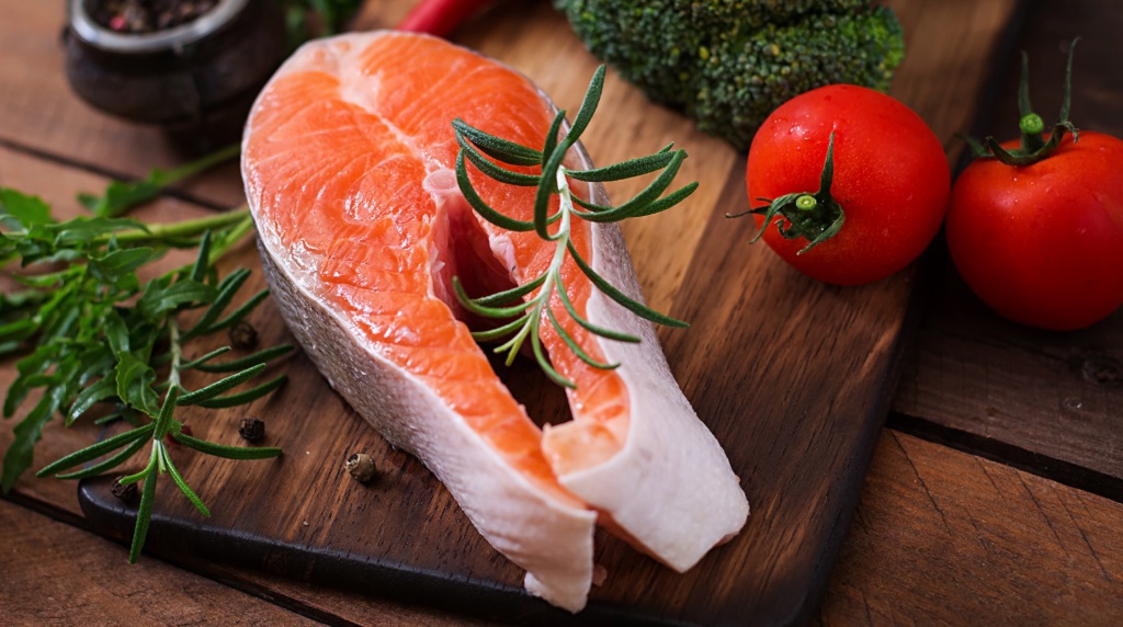 養魚也要軍備競賽?挪威用雷射與 AI 打造鮭魚產業的高科技護城河