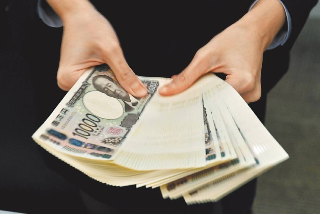 日本10年債殖利率 27年新高