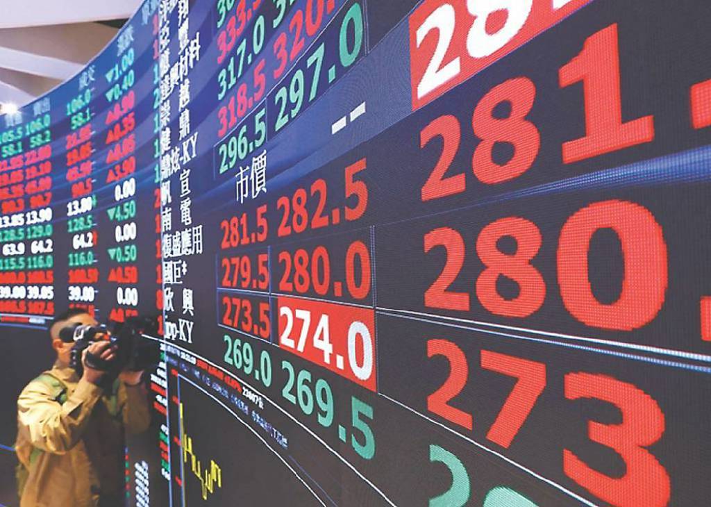 台光電、欣興 力守月線