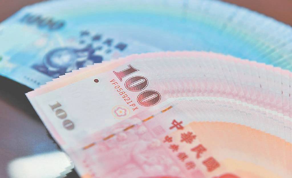 新契約保費 前二月年增4成