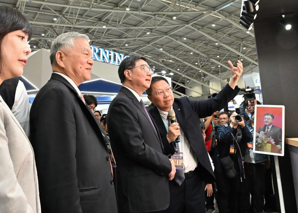 虹彩光電領航膽固醇液晶電子紙新時代