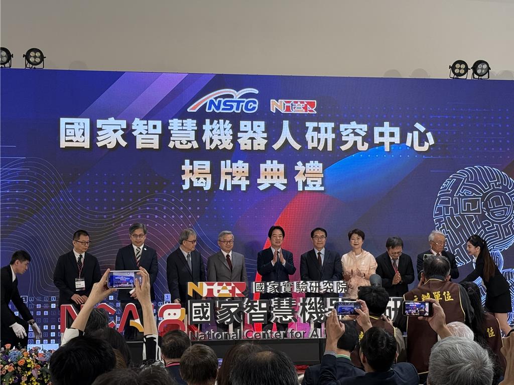 國科會轄下國研院智慧機器人中心揭牌 吳誠文:最完整的產業在台灣