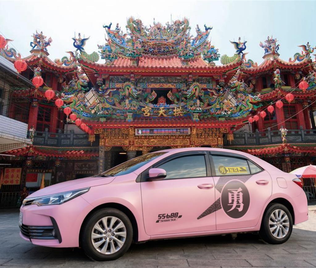 白沙屯媽祖今夜起駕 55688粉紅超跑提供冷氣休憩