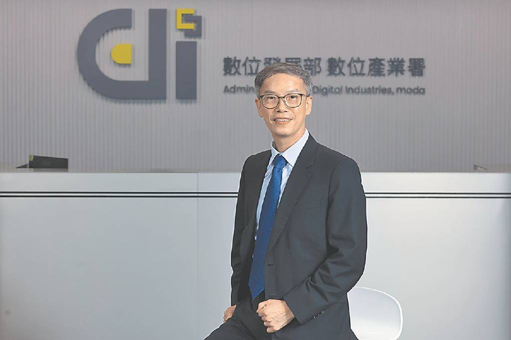 數發部數產署署長林俊秀帶領同仁 扮產業發展推手