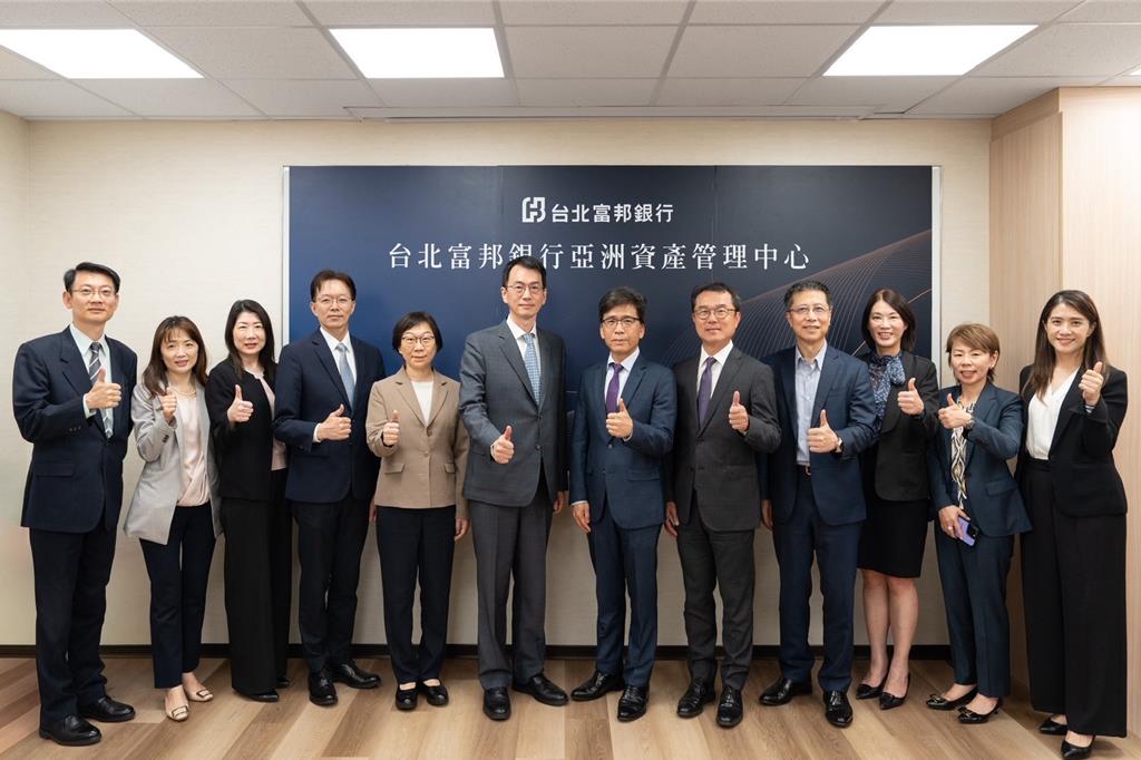 亞資中心高雄專區成績單出爐!金管會主委彭金隆南下視察「這四家」