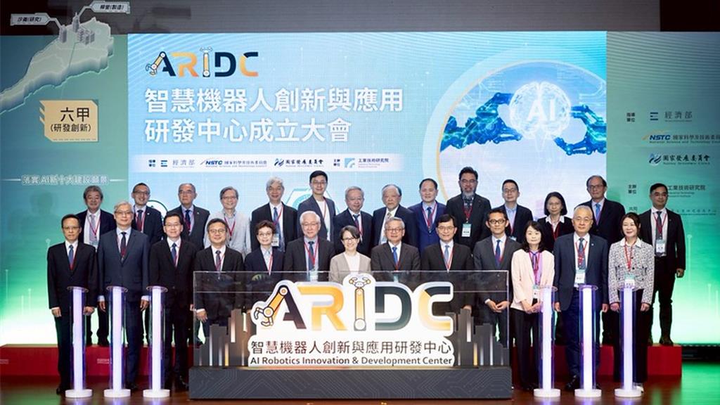 機器人創新應用研發中心啟用 蕭美琴:建構AI產業生態廊道