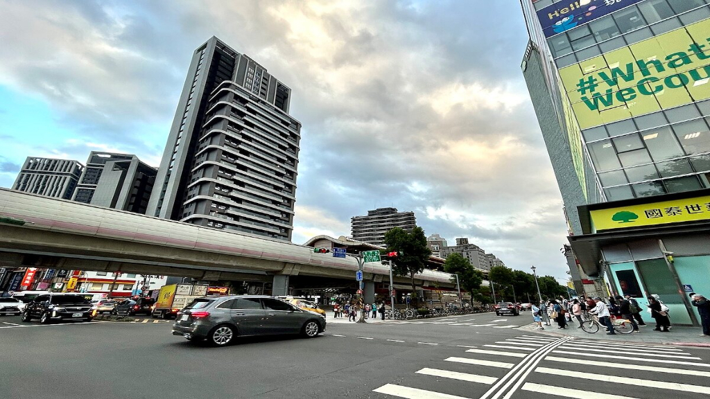 建商喊「股市錢轉入房市」你相信嗎?當0050放10年賺得比房子多時 投資思維已改變