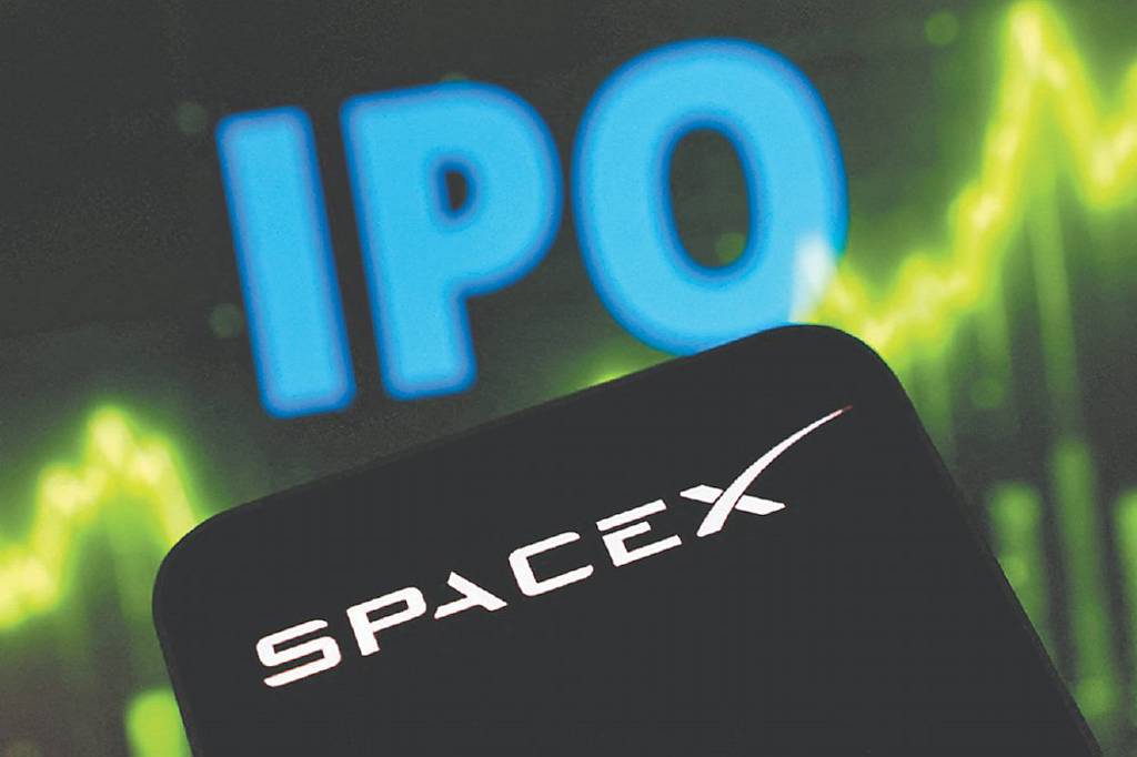 SpaceX趕在上市前簽兩大單