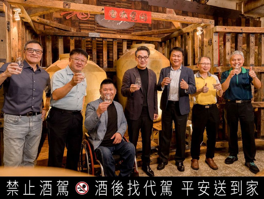 台酒嘉義酒廠玉山二十年窖藏原漿陳高開甕儀式