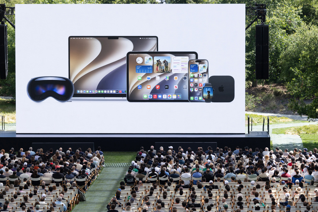 等了兩年!Siri AI終於亮相 蘋果不拚AI代理、主打實用牌