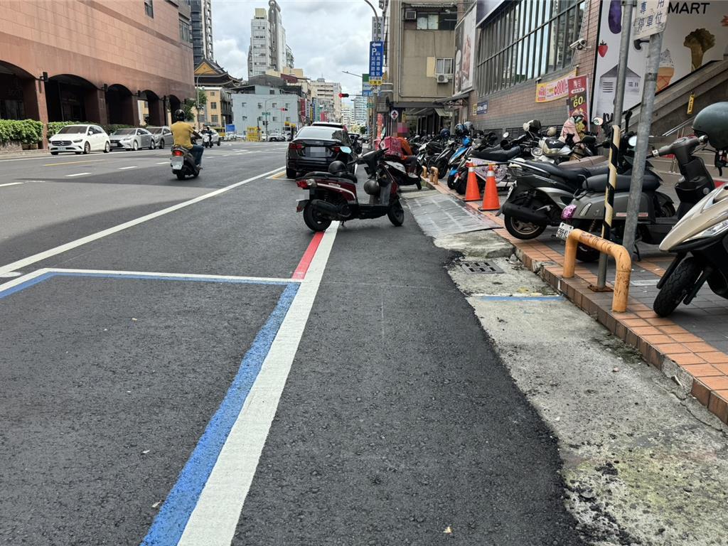 高雄新設標線型人行道見違停 交通局將上綠漆提升識別度