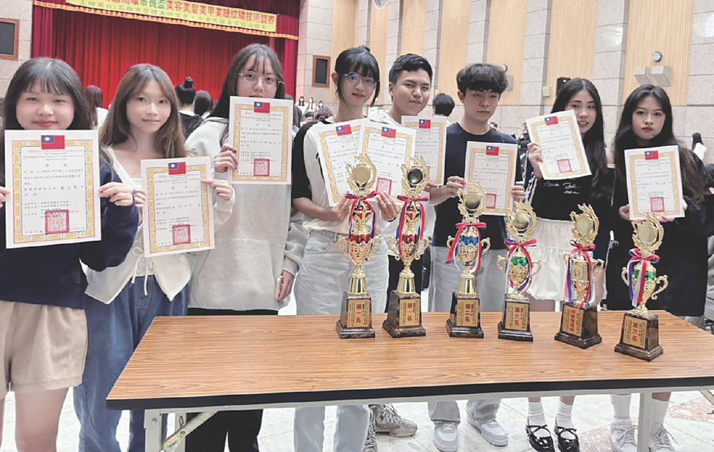 育英醫專 連獲國內外賽事大獎