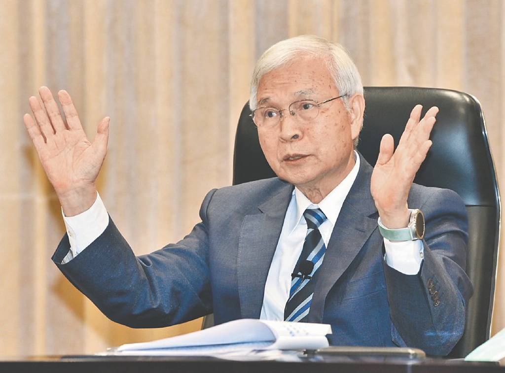 央行楊金龍:傳產沒很差 電子特別好