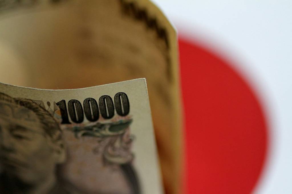 日圓續貶 臨官方干預底線