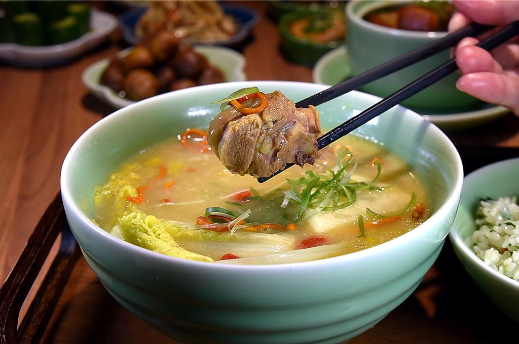 好吃最是家常菜!台北〈青嬌膠原麵館〉入選《臺灣米其林指南》