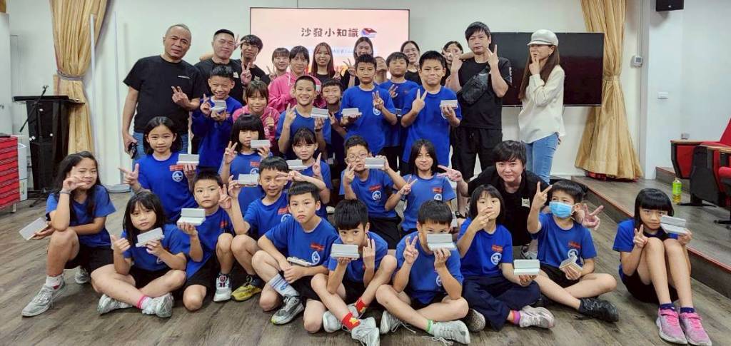 偏鄉教育扎根 沙發先生家居深入部落為梅園國小孩子開啟職人視野