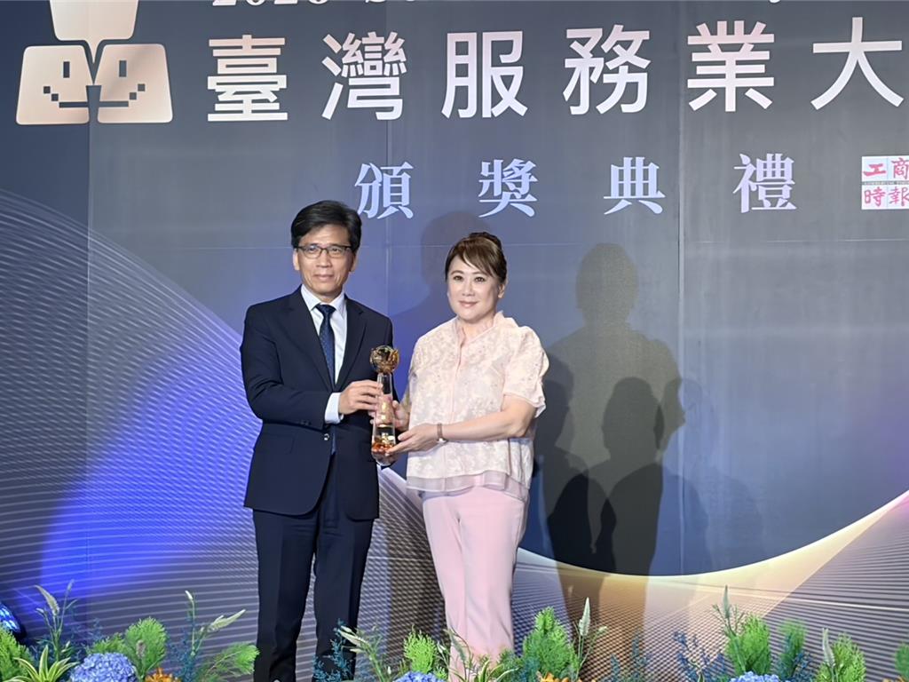 遠東SOGO百貨蟬連服務業評鑑金牌 黃晴雯:以同理心服務獲185萬會員逾九成滿意度